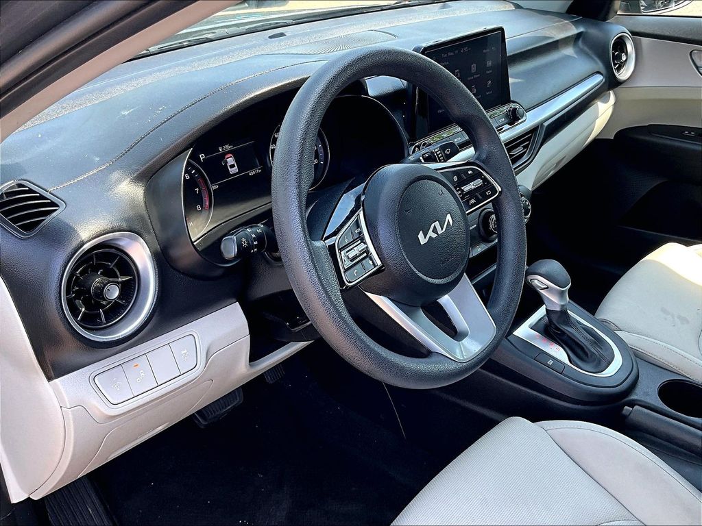 2023 Kia Forte — photo 8