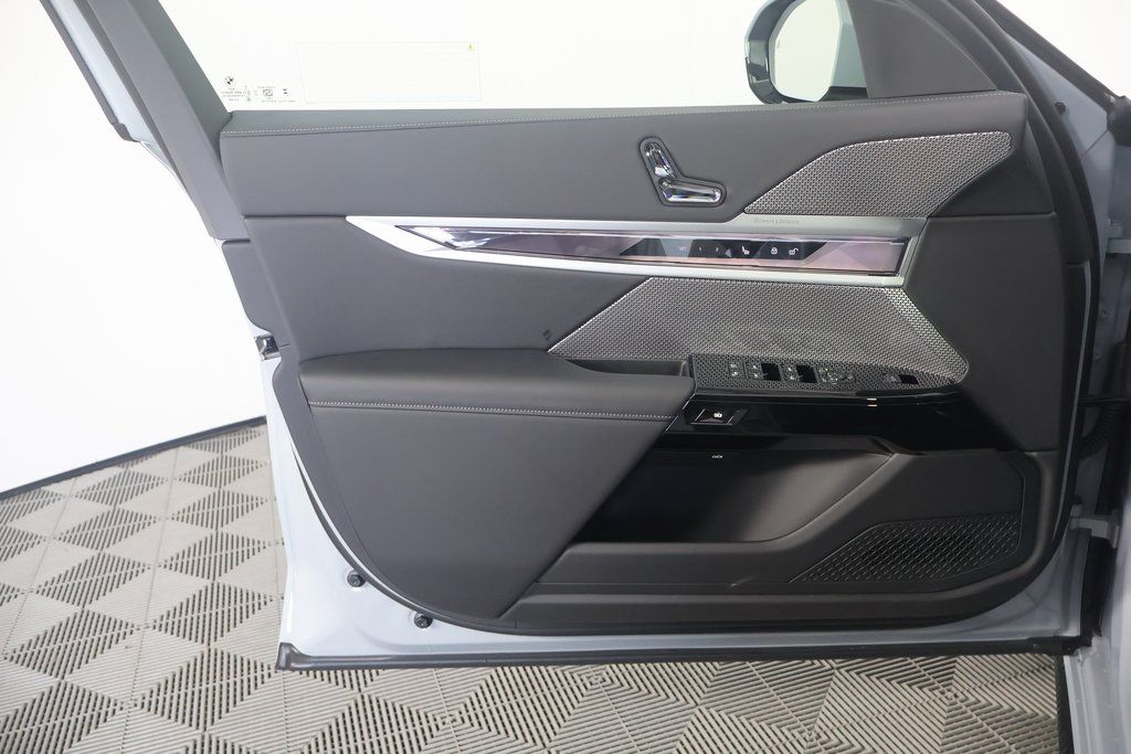 Thumbnail: 2025 BMW 7 Series - 7