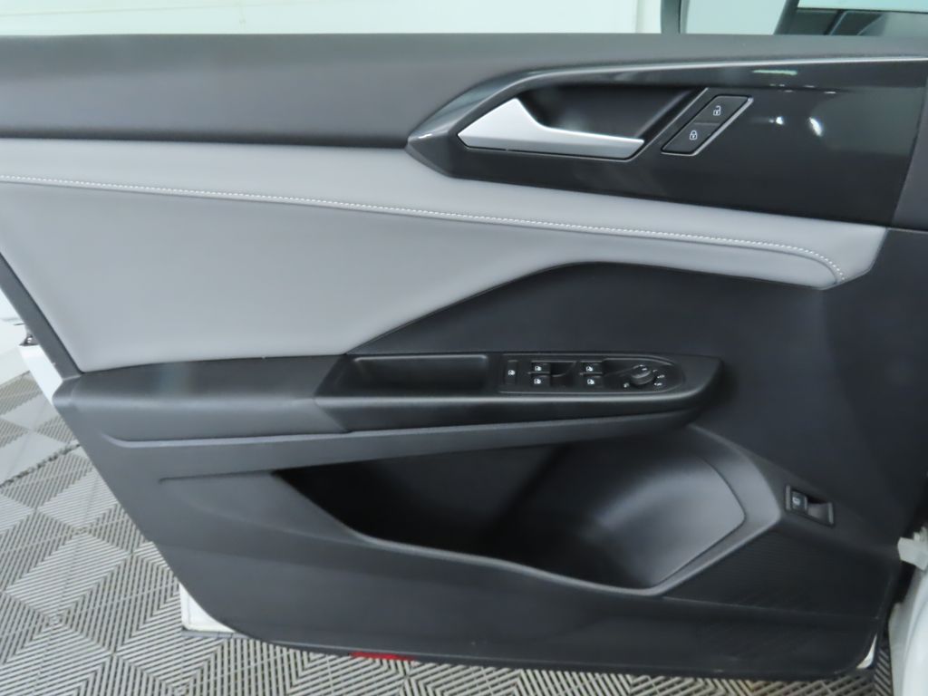 Thumbnail: 2022 Volkswagen Taos - 25