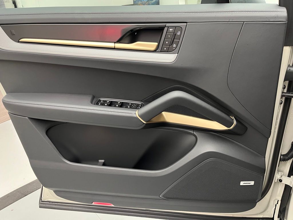 Thumbnail: 2026 Porsche Cayenne - 19