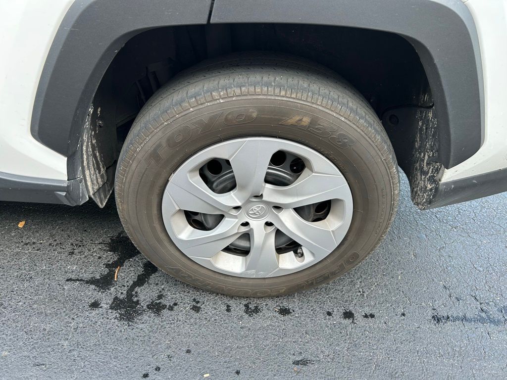 2024 Toyota RAV4 LE 9