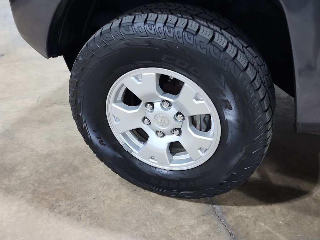 2014 Toyota Tacoma V6 photo