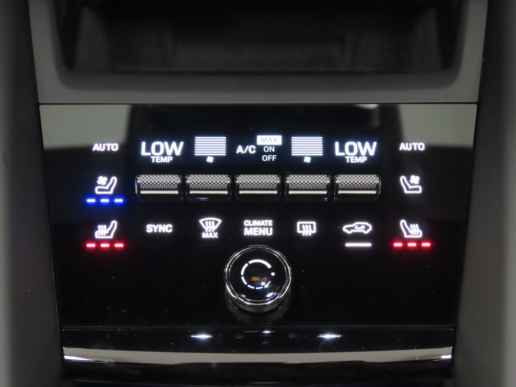 Thumbnail: 2025 Porsche Macan - 29