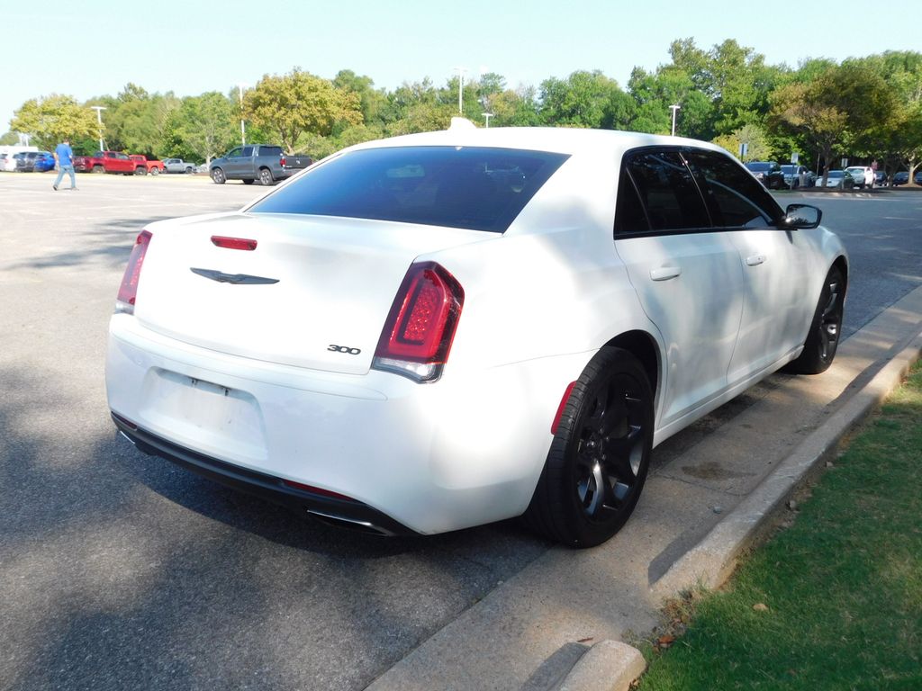 Thumbnail: 2021 Chrysler 300 - 10