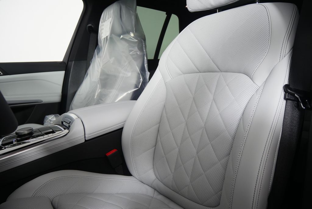 Thumbnail: 2026 BMW X5 - 11