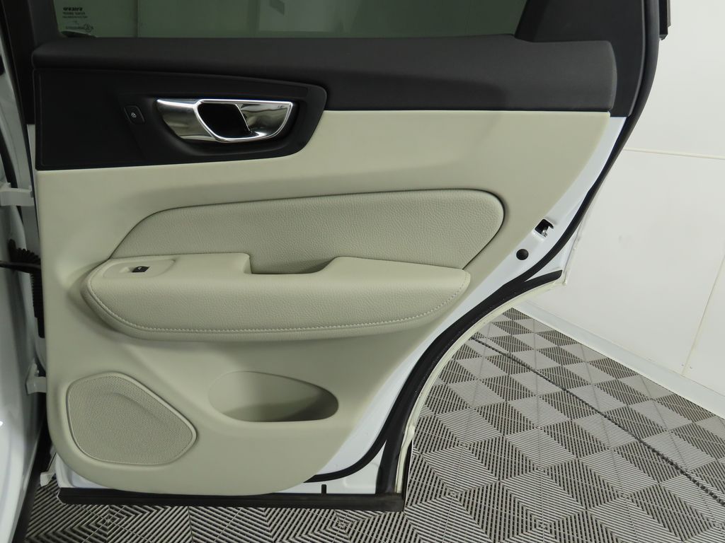 Thumbnail: 2019 Volvo XC60 - 27