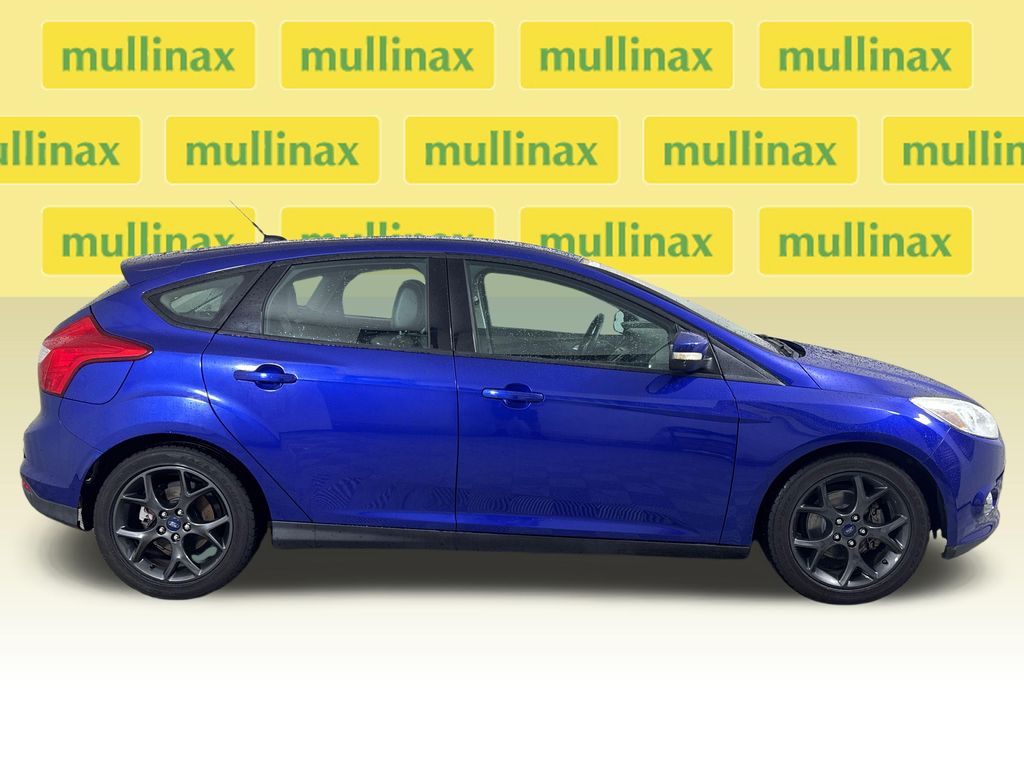 Used 2014 Blue Ford SE image 2