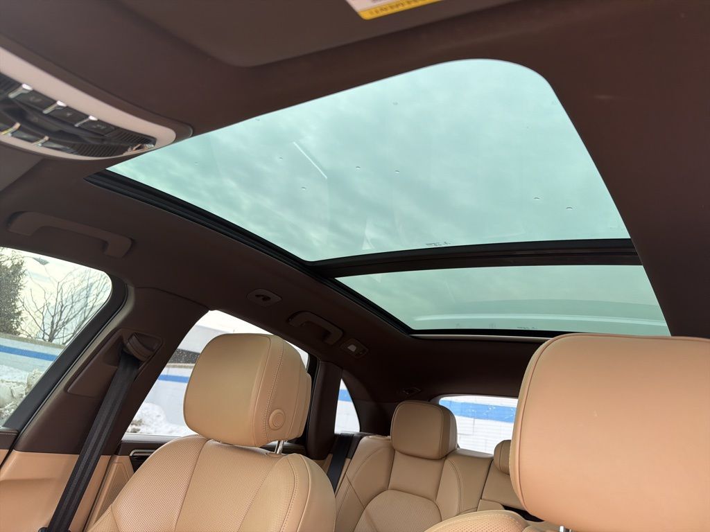 Thumbnail: 2017 Porsche Macan - 11