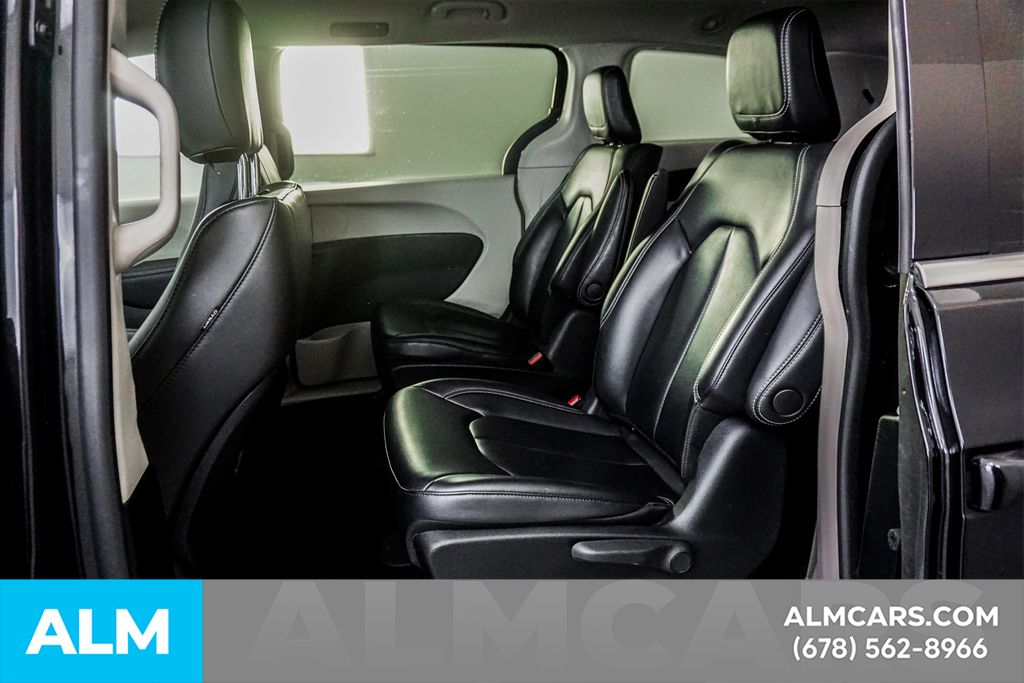 Used 2023 Black Chrysler Touring L image 17