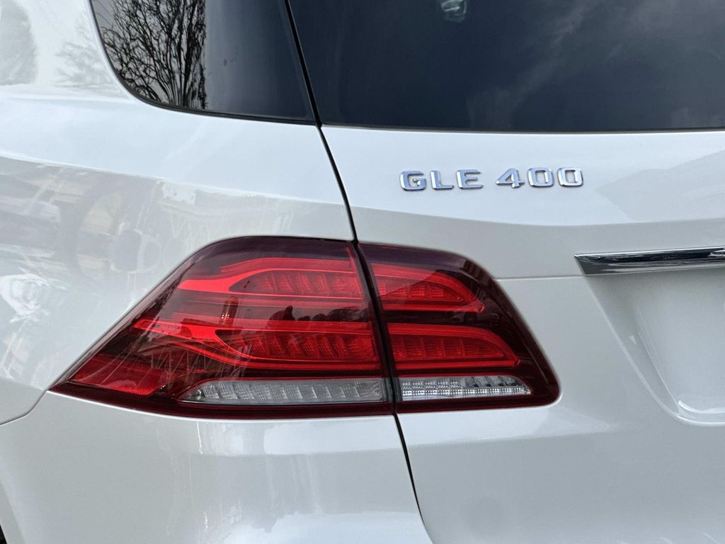 Thumbnail: 2016 Mercedes-Benz GLE - 12