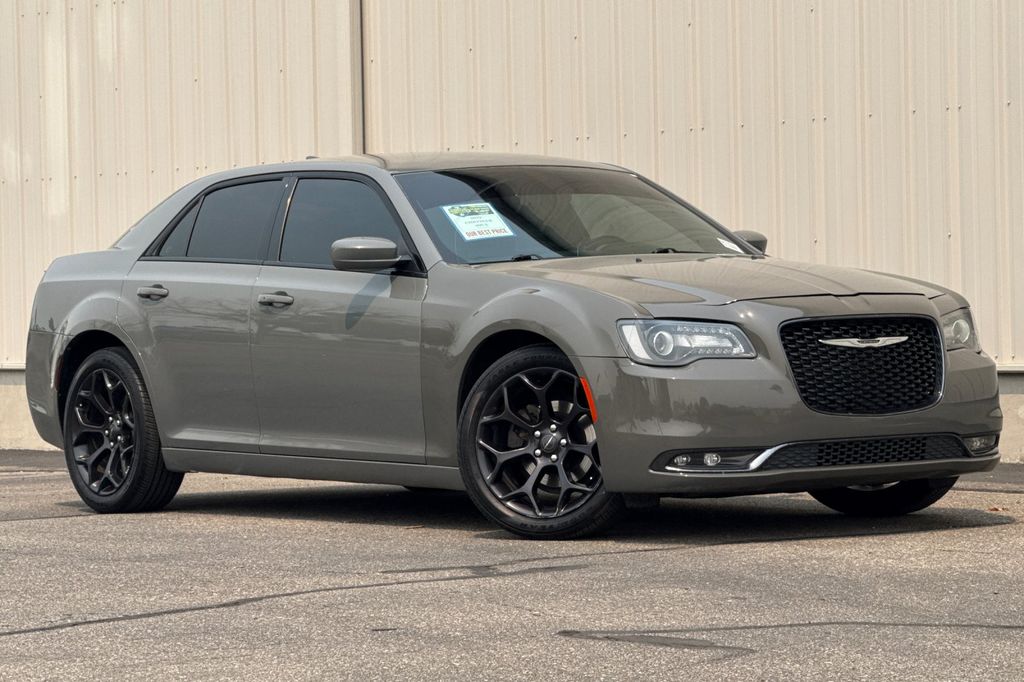 Ceramic Gray Clearcoat 2019 Chrysler 300 Sedan Rear-Wheel Drive 8-Speed Automatic