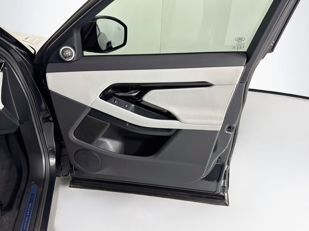 Thumbnail: 2026 Land Rover Range Rover Evoque - 25