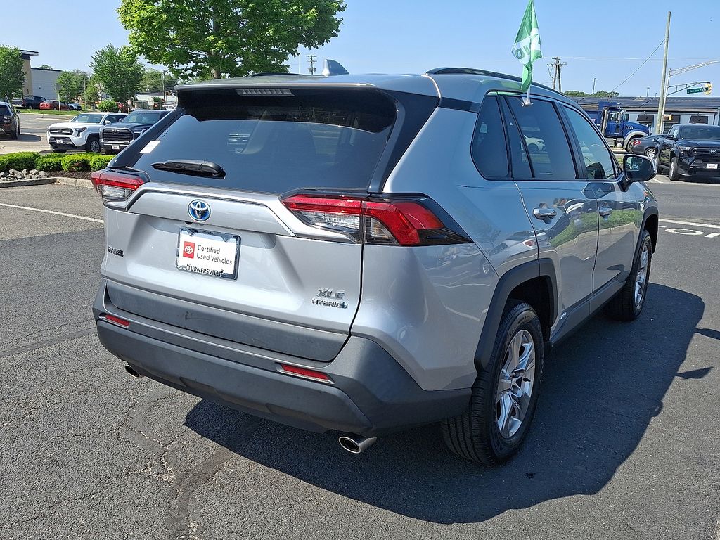 2022 Toyota RAV4 XLE 6