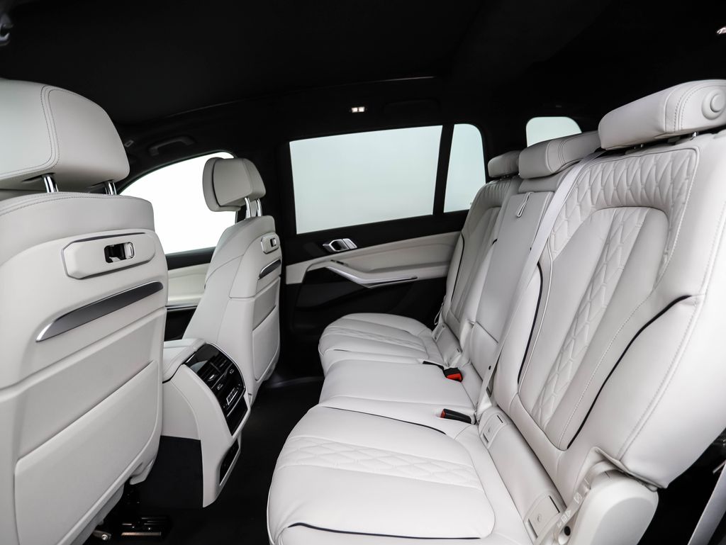 Thumbnail: 2027 BMW X7 - 22