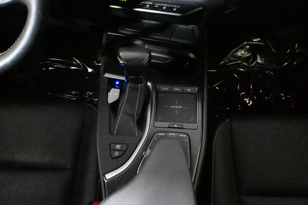 Thumbnail: 2020 Lexus UX - 23
