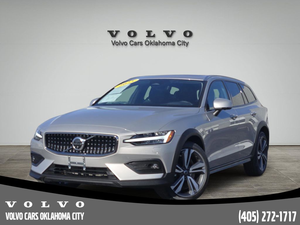 2025 Volvo V60 Cross Country