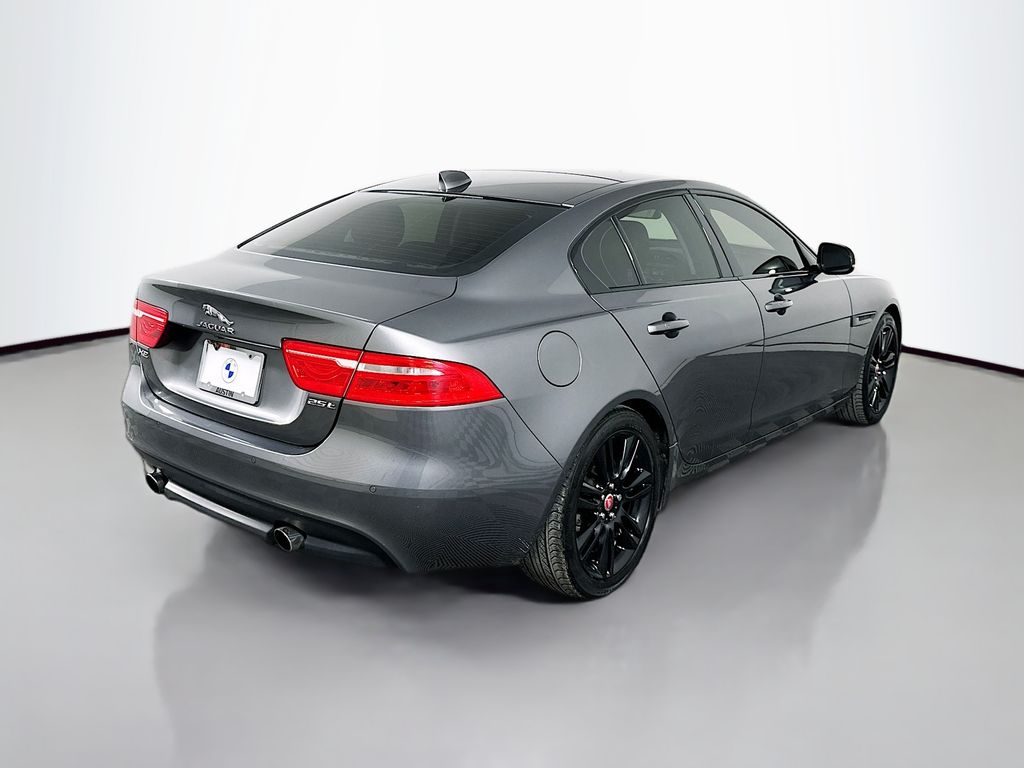 2017 Jaguar XE Prestige 5