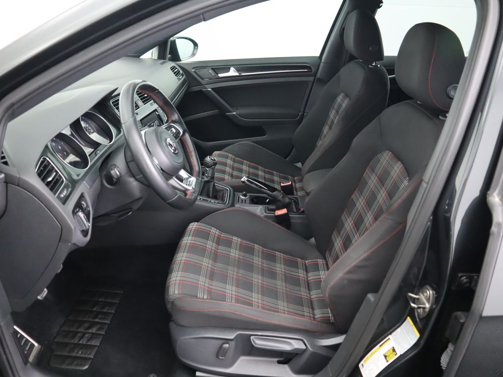 Thumbnail: 2015 Volkswagen Golf - 18