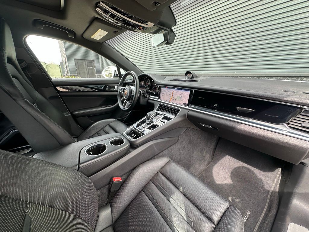 2018 Porsche Panamera 4S 32