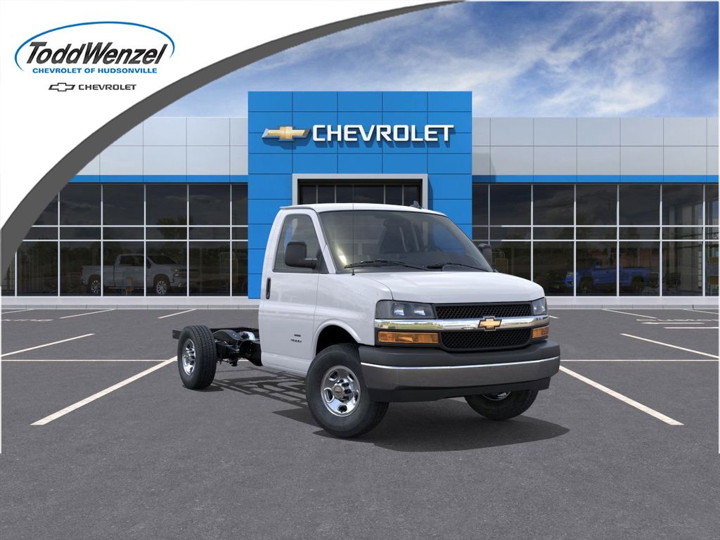 2025 Chevrolet Express Chassis 3500 Cutaway 139