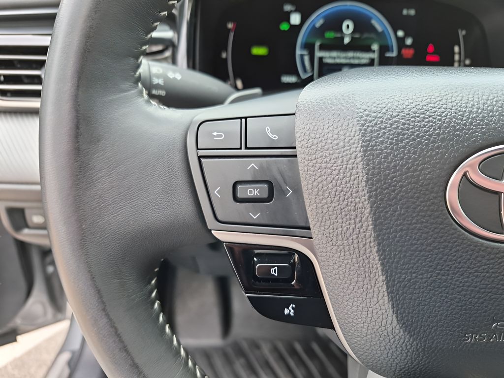 Used 2025  Toyota SE image 33