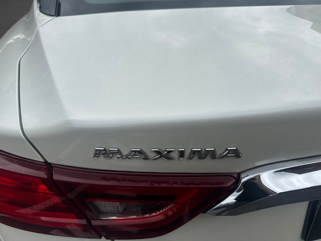 Used 2017 White Nissan 3.5 SV image 12