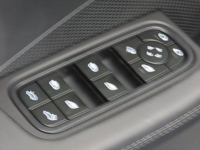 Thumbnail: 2025 Porsche Macan - 4