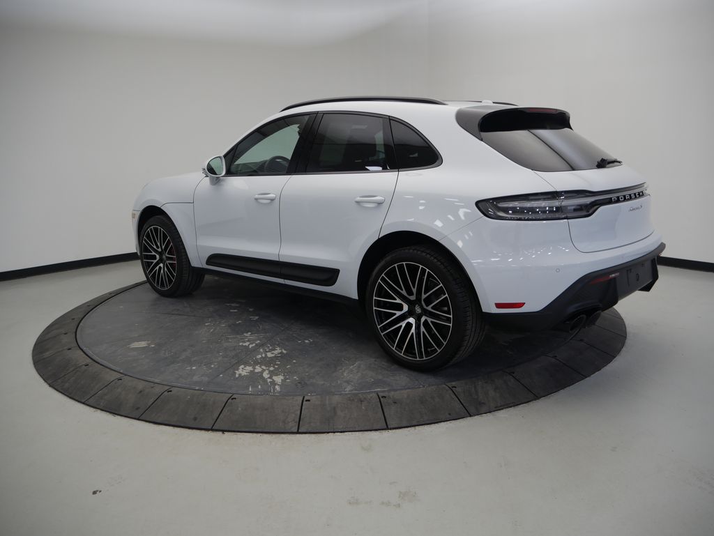 Thumbnail: 2023 Porsche Macan - 3