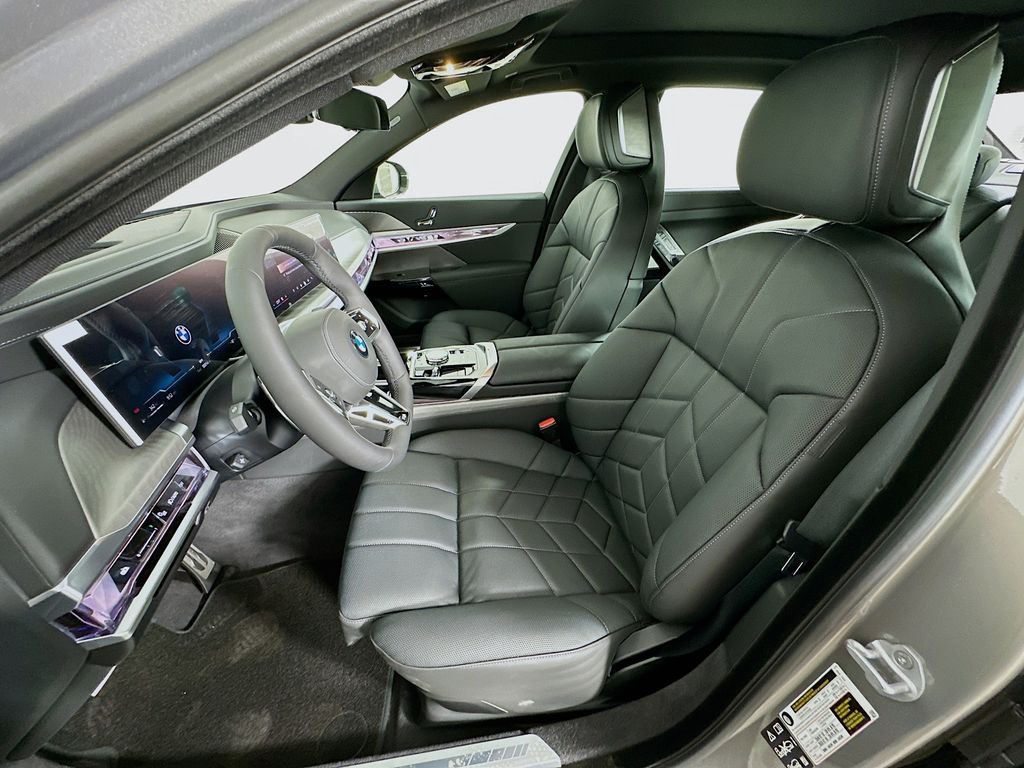 Thumbnail: 2025 BMW 7 Series - 16