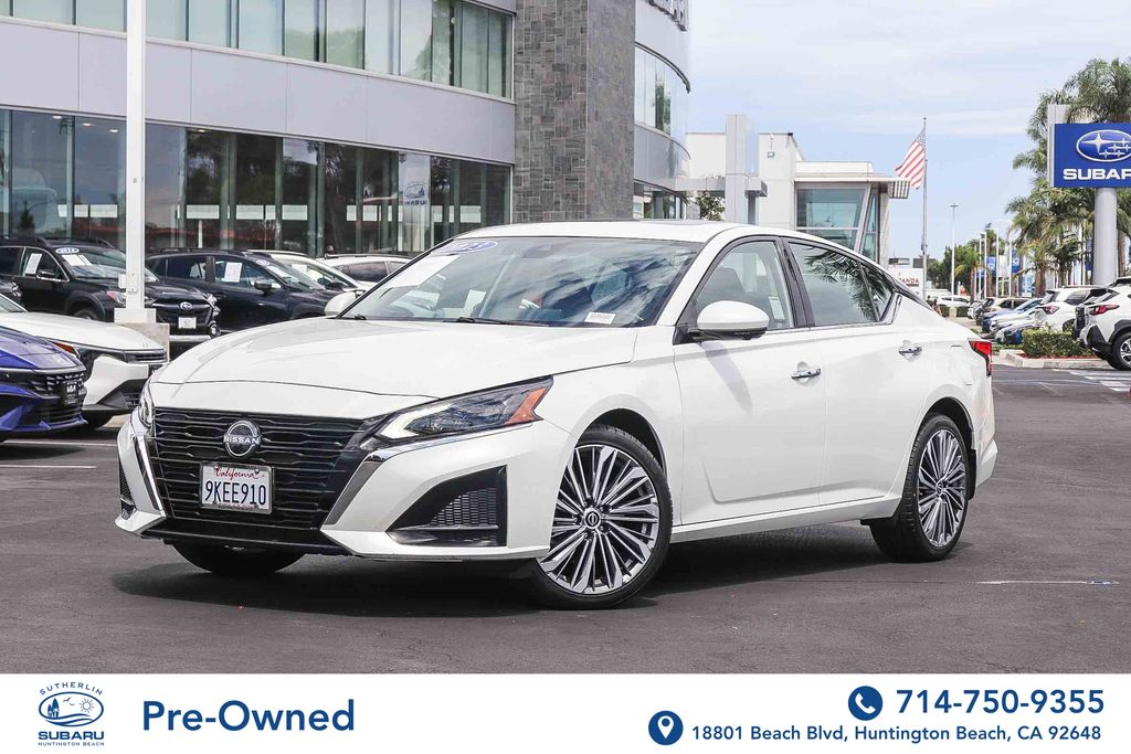 Pearl White 2023 Nissan Altima Sedan All-Wheel Drive Continuously Variable Transmission