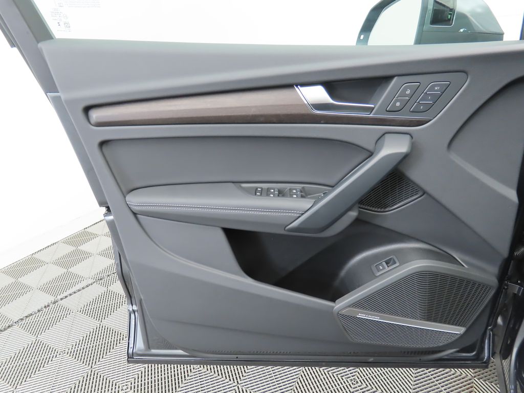2025 Audi Q5 e Premium Plus 25