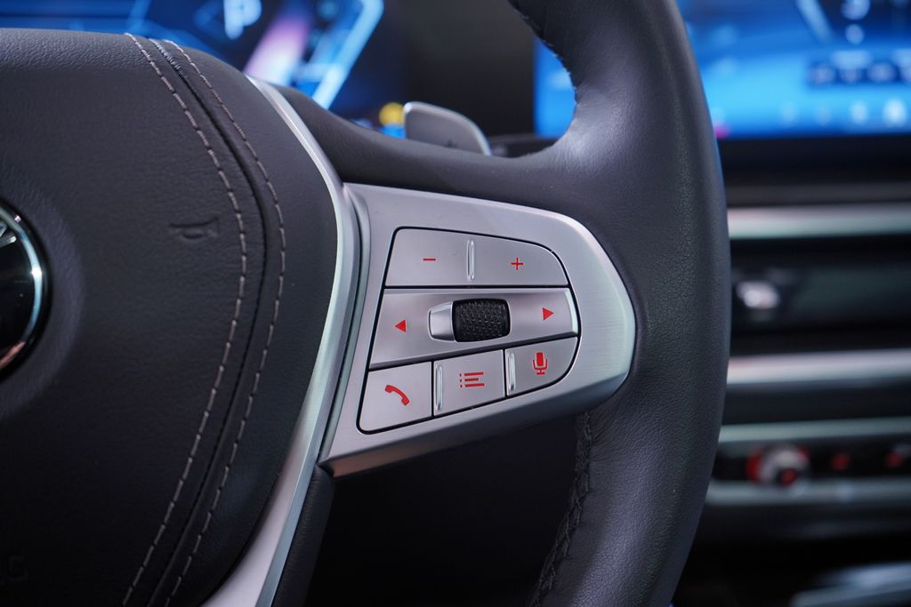 Thumbnail: 2025 BMW X7 - 22