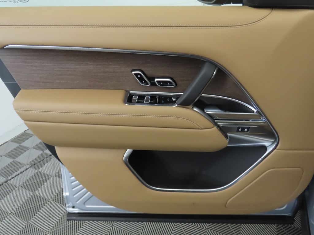 Thumbnail: 2025 Land Rover Range Rover - 26