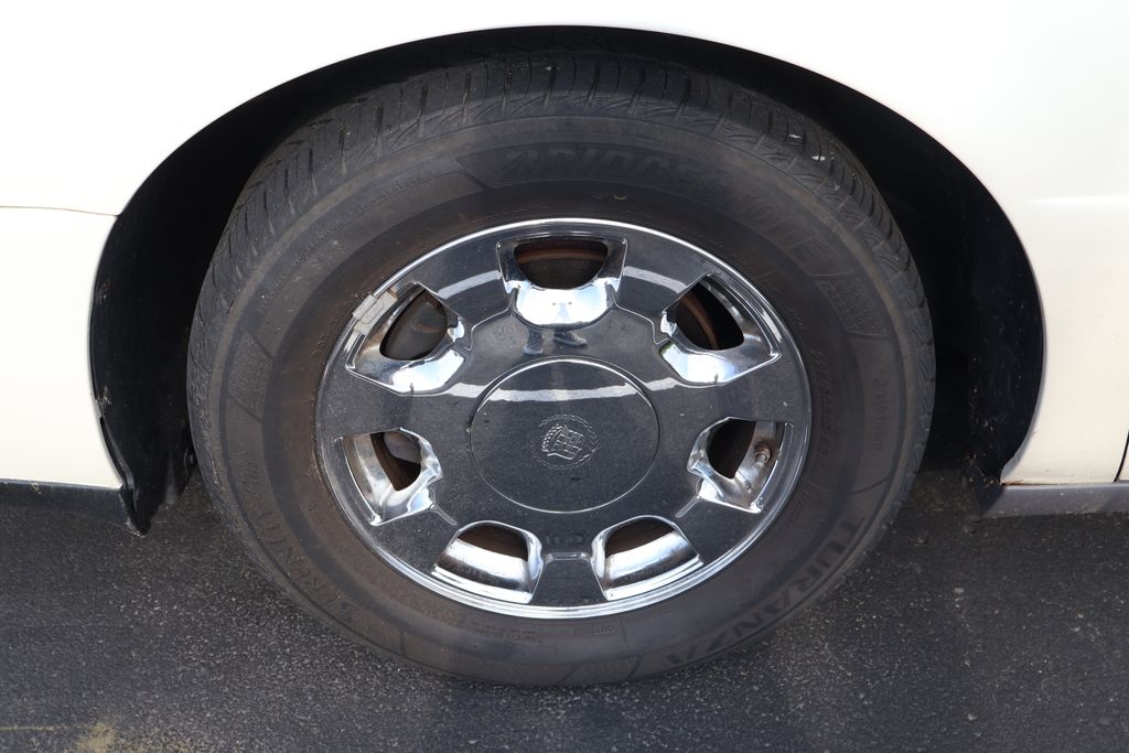 2001 Cadillac DeVille Base 5