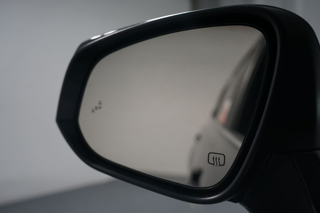 Thumbnail: 2023 Toyota Highlander - 26