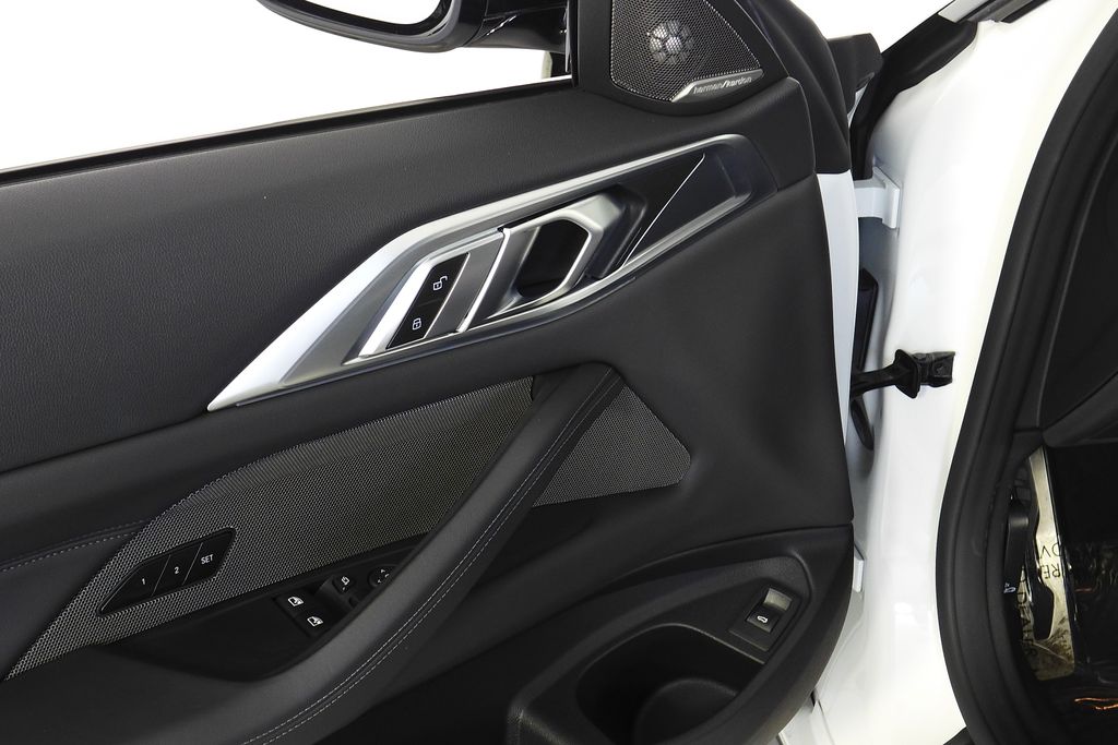 Thumbnail: 2025 BMW M4 - 12