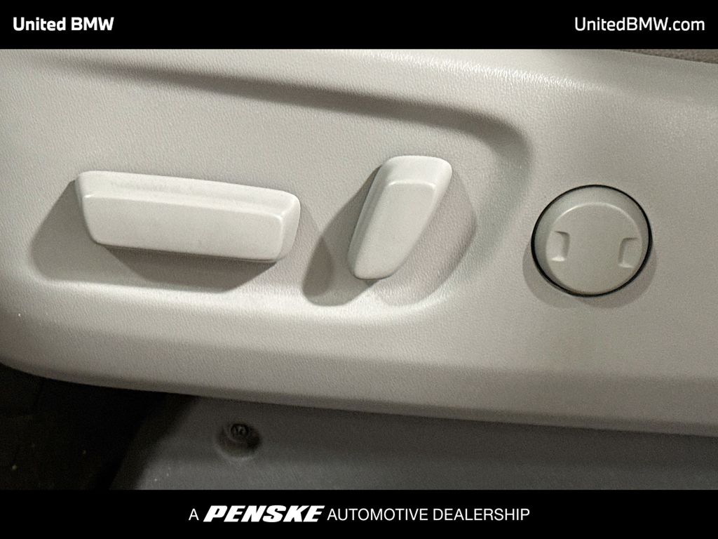 Thumbnail: 2020 Toyota Sienna - 4