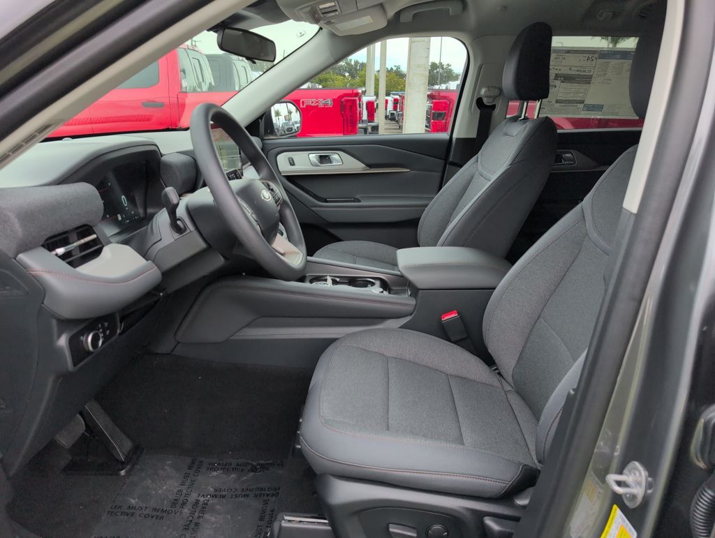 2026 Ford Explorer photo 2