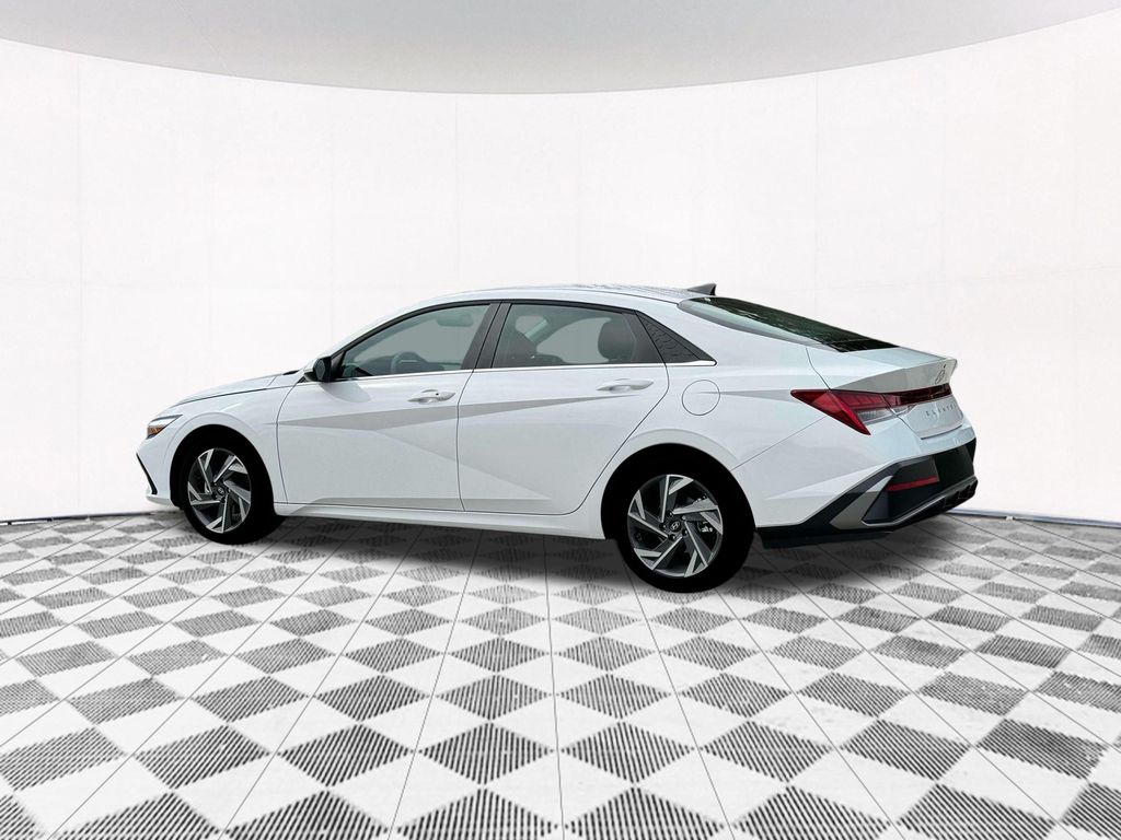 2025 Hyundai Elantra SEL 4