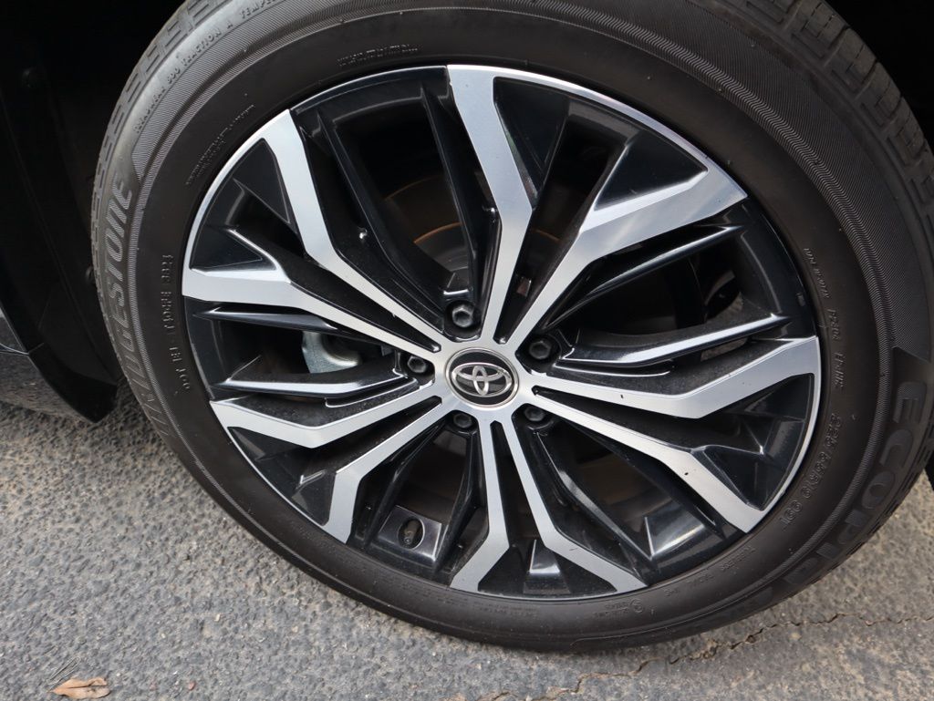 Thumbnail: 2025 Toyota Crown Signia - 16