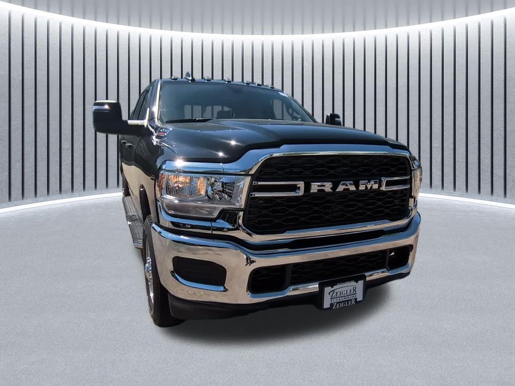 Diamond Black Crystal Pearlcoat 2024 RAM 2500 Tradesman Crew Cab 4WD Pickup Truck Four-Wheel Drive 8-Speed Automatic
