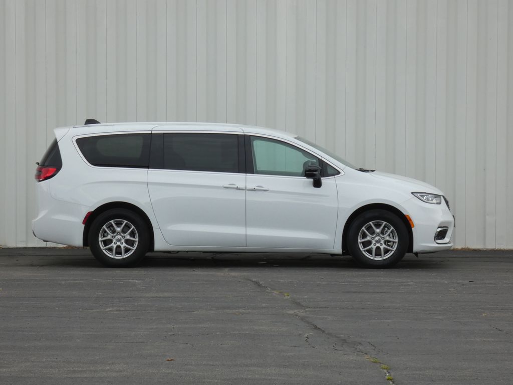 View vehicle photo 2
