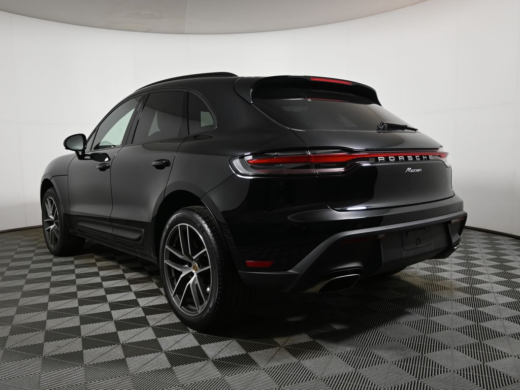Thumbnail: 2025 Porsche Macan - 3