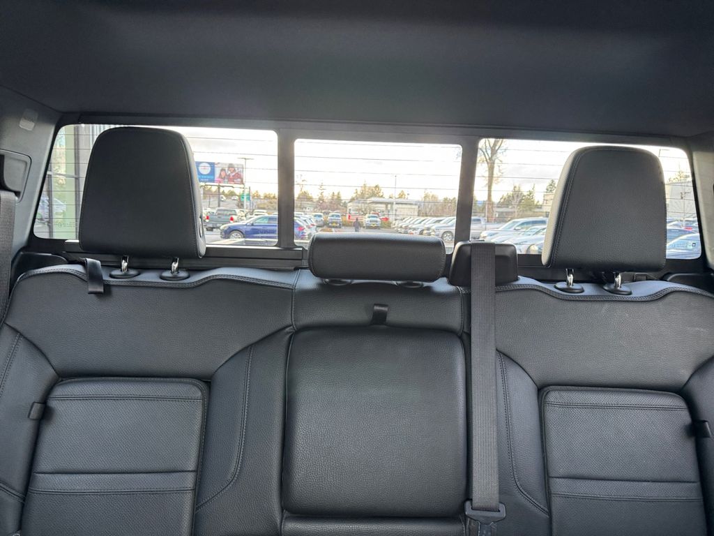 Used 2023 White GMC Denali image 23