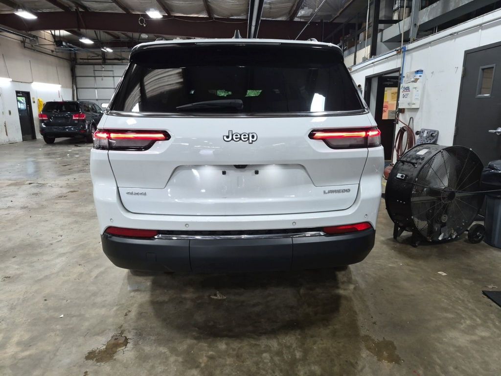 Used 2024 White Jeep Laredo image 4
