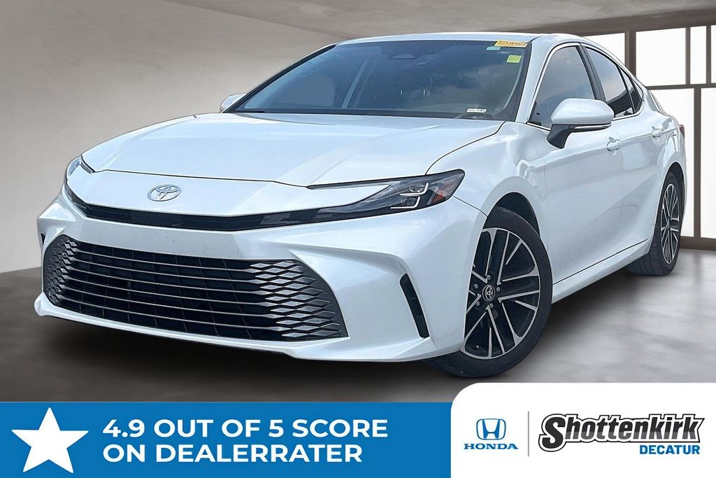2025 Toyota Camry XLE Hybrid's photo