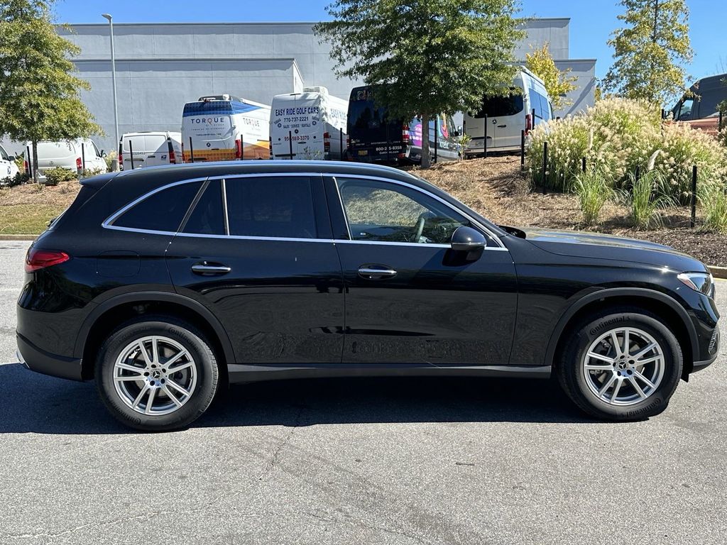 2025 Mercedes-Benz GLC GLC 300 6