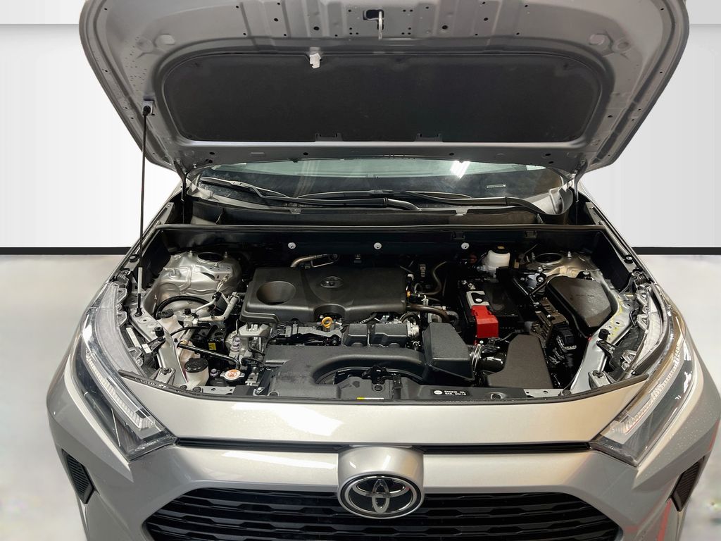 Used 2025 Silver Sky Metallic Toyota XLE image 29