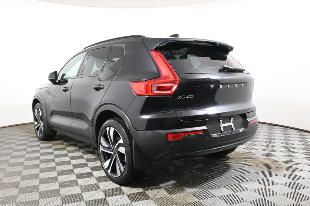 Thumbnail: 2023 Volvo XC40 - 5