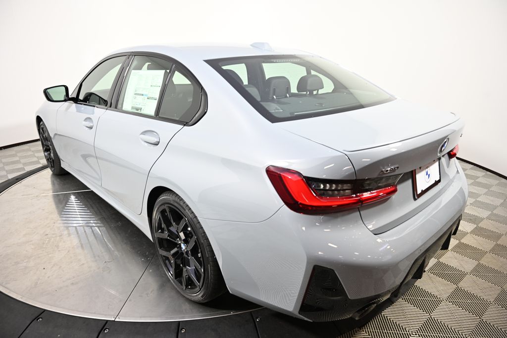 Thumbnail: 2025 BMW 3 Series - 3